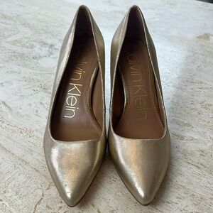 Calvin Klein “KIRSTIN” metallic light gold heels women’s size 8